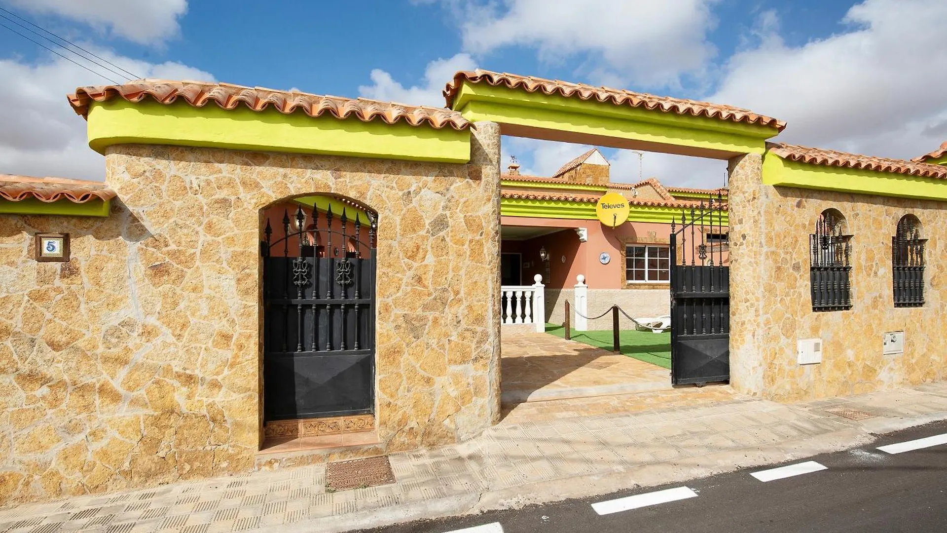 Casa Dona Margarita contacts